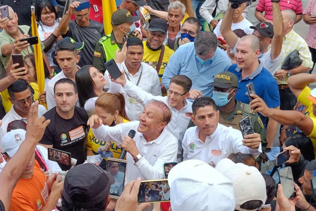 Quintero gana con cara y no pierde con sello sus conexiones con la